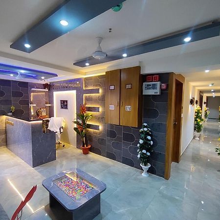 Hotel Lee Park อาเมดาบัด ภายนอก รูปภาพ