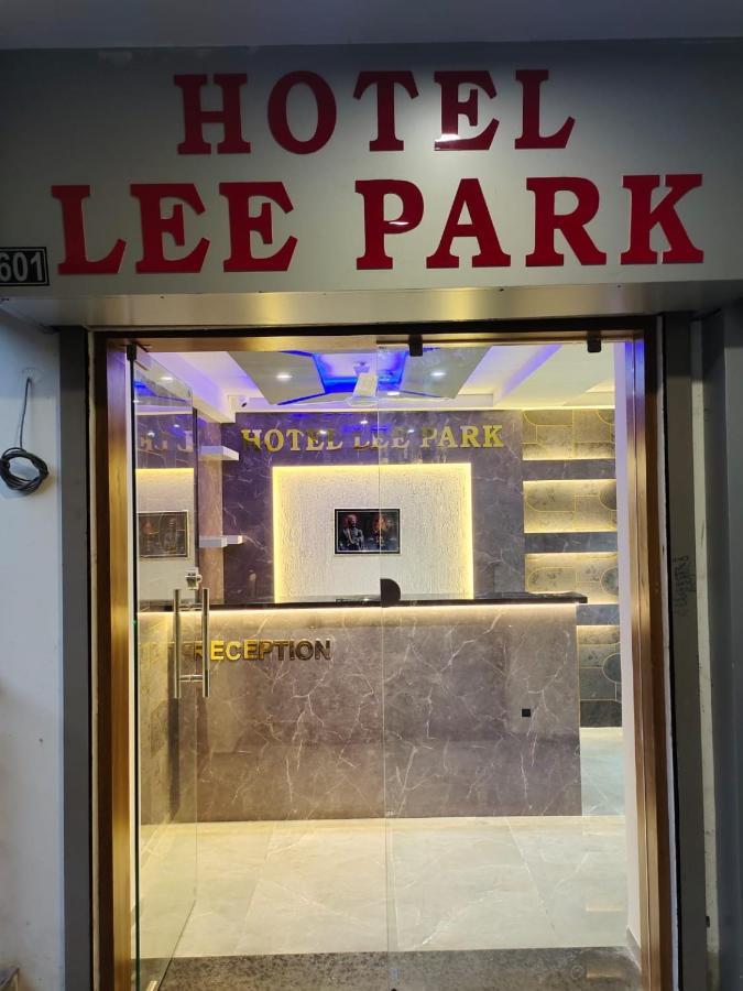 Hotel Lee Park อาเมดาบัด ภายนอก รูปภาพ