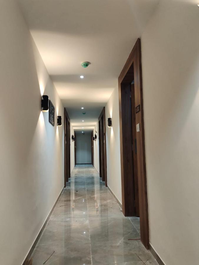 Hotel Lee Park อาเมดาบัด ภายนอก รูปภาพ