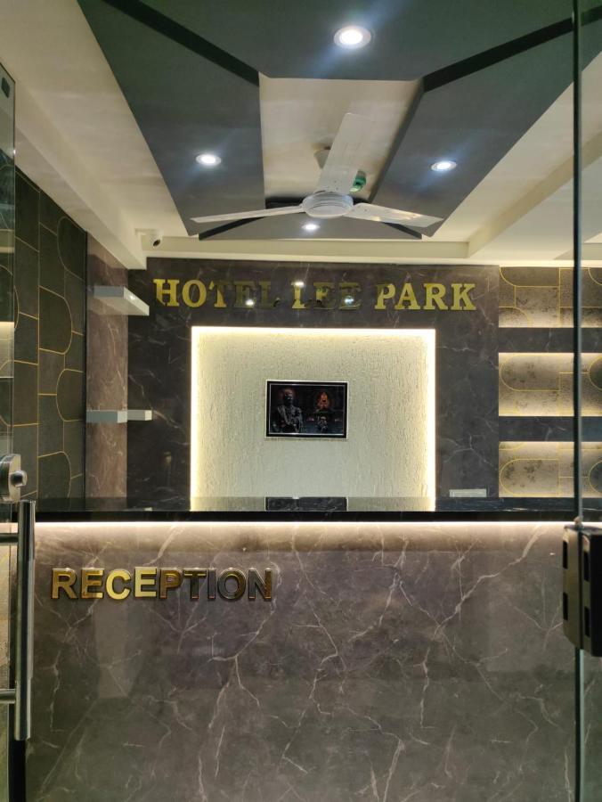 Hotel Lee Park อาเมดาบัด ภายนอก รูปภาพ