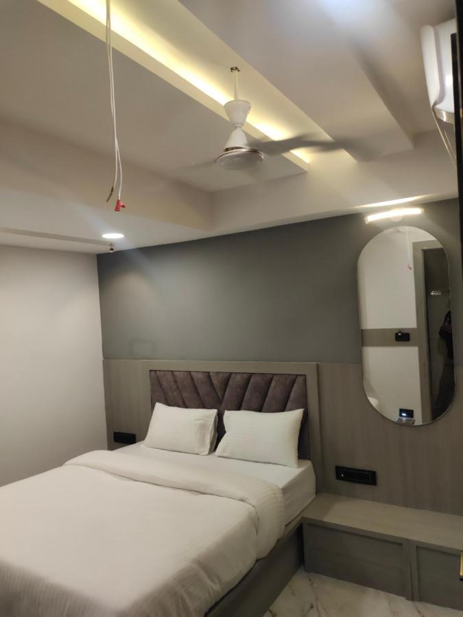 Hotel Lee Park อาเมดาบัด ภายนอก รูปภาพ