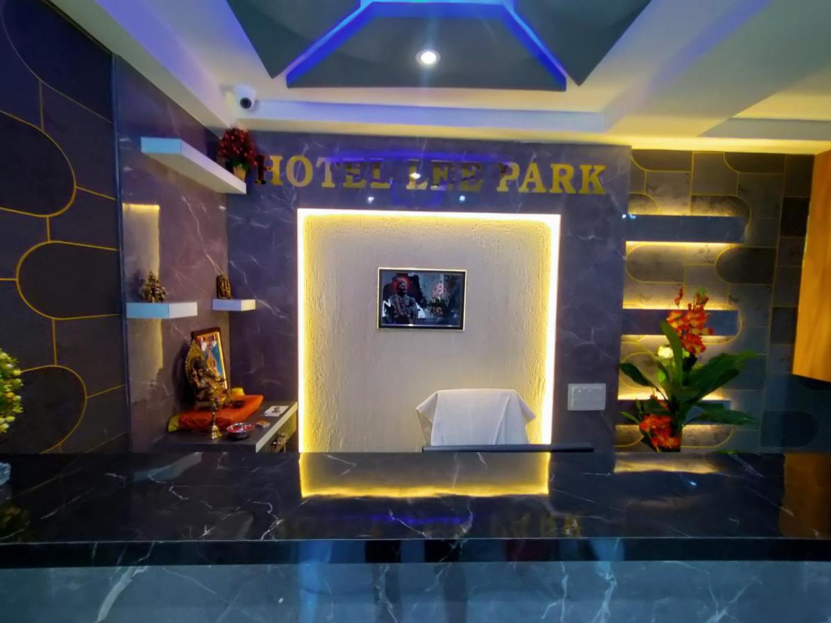 Hotel Lee Park อาเมดาบัด ภายนอก รูปภาพ