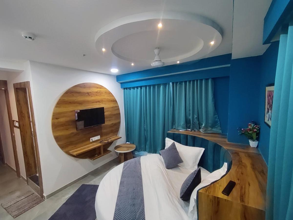Hotel Lee Park อาเมดาบัด ภายนอก รูปภาพ
