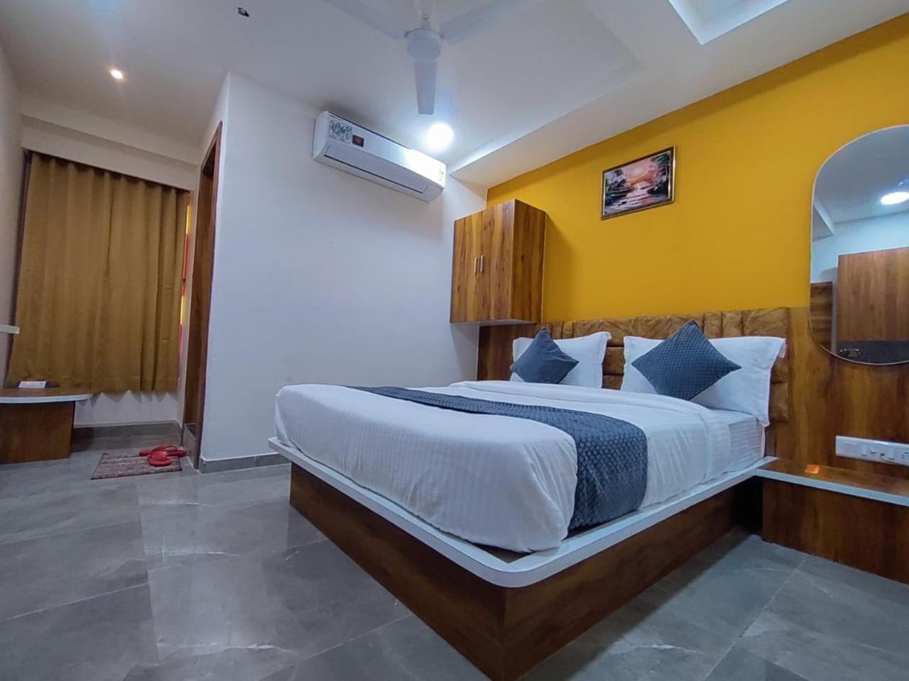 Hotel Lee Park อาเมดาบัด ภายนอก รูปภาพ