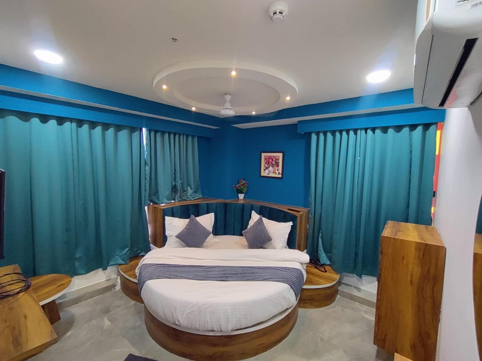 Hotel Lee Park อาเมดาบัด ภายนอก รูปภาพ