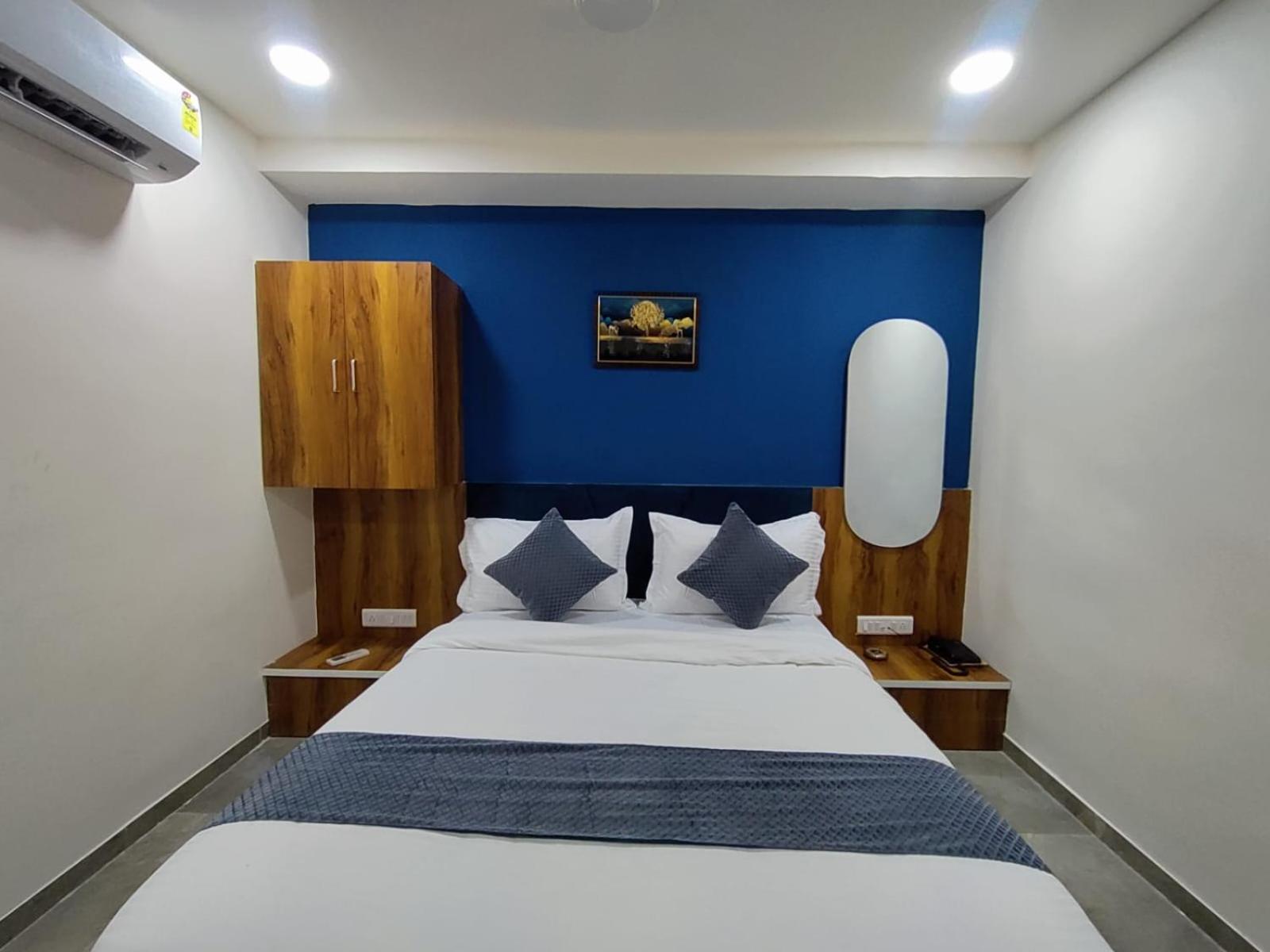 Hotel Lee Park อาเมดาบัด ภายนอก รูปภาพ