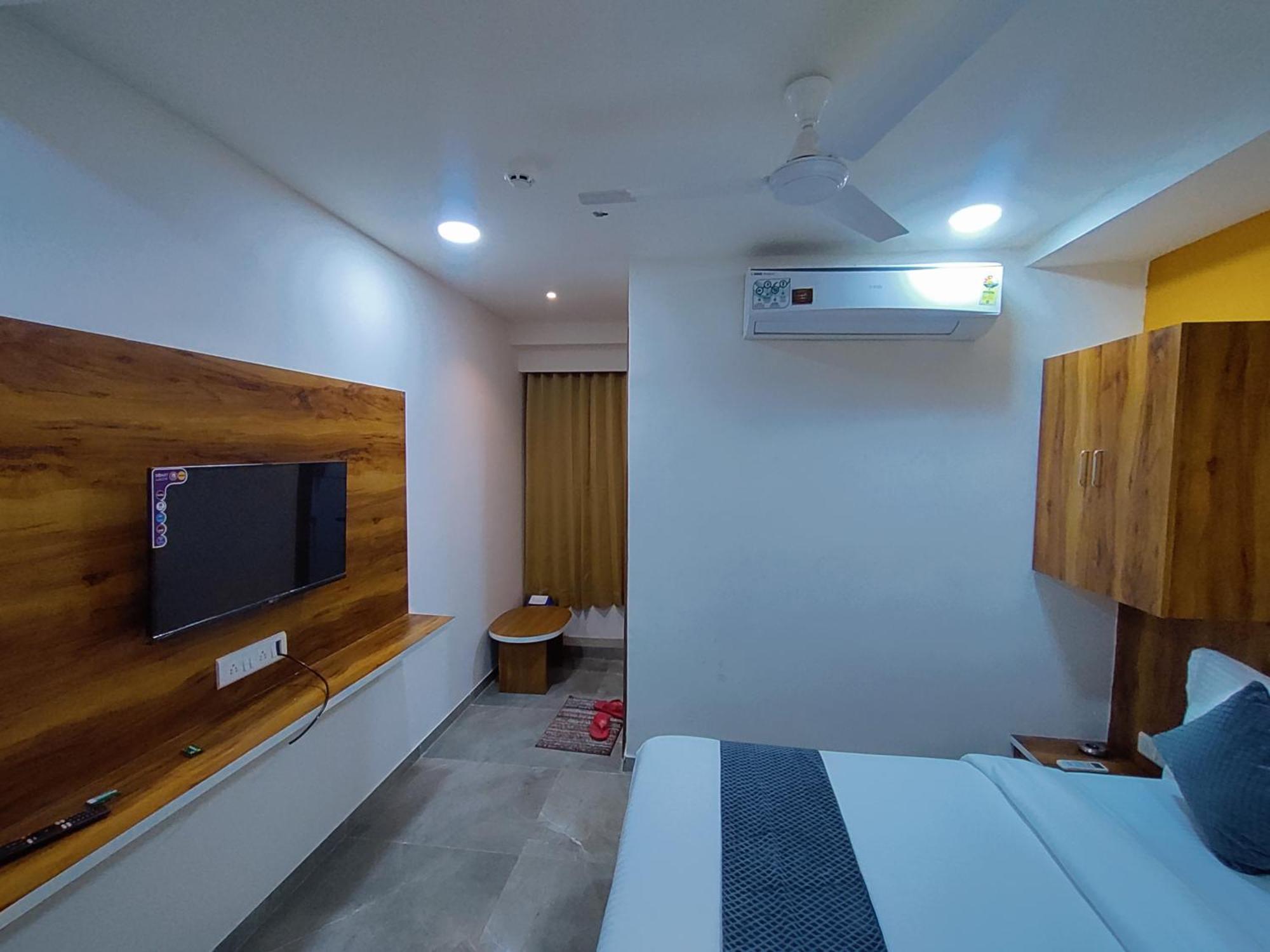 Hotel Lee Park อาเมดาบัด ภายนอก รูปภาพ